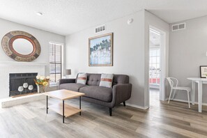 TV, fireplace - DFW EXTENDED STAY -  1 BEDROOM APT! (Dallas)