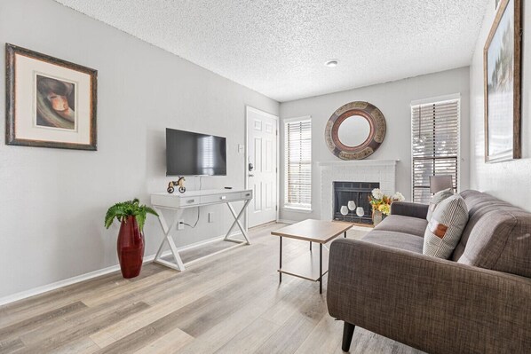 TV, fireplace