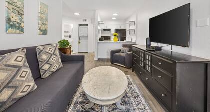 Urban Apartment. Perfect for long term stays!