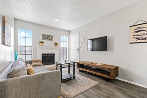 TV, fireplace