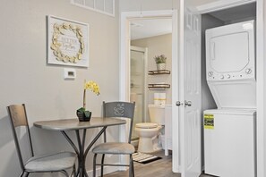 Hair dryer - CUTE APARTMENT! PERFECT FOR LONG TERM STAYS (Dallas)