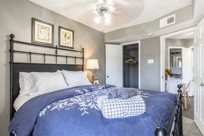 1 多间卧室、办公桌、熨斗/熨衣板、旅行婴儿床