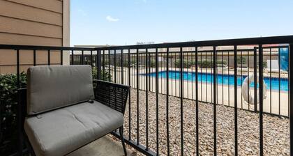COZY CORPORATE UNIT IN DFW!