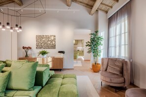 TV - Casa Silvestro Modern Spacious 3 Bedrooms Luxury Apartment inside the Walls of Lucca (Lucca)