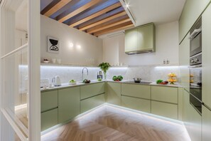 Refrigerador, microondas, horno y lavavajillas 