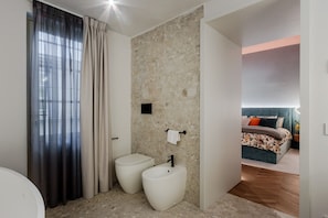 Shower, hair dryer, towels - Casa Silvestro Modern Spacious 3 Bedrooms Luxury Apartment inside the Walls of Lucca (Lucca)