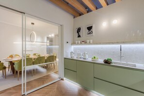 Dining - Casa Silvestro Modern Spacious 3 Bedrooms Luxury Apartment inside the Walls of Lucca (Lucca)