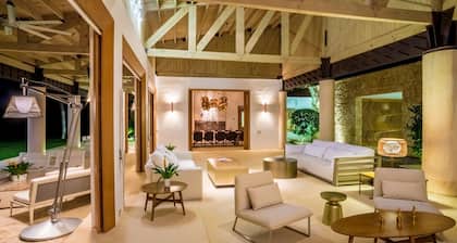 Beautiful Casa Campo Italian designed luxurious 6 bedroom villa & golf/sea views