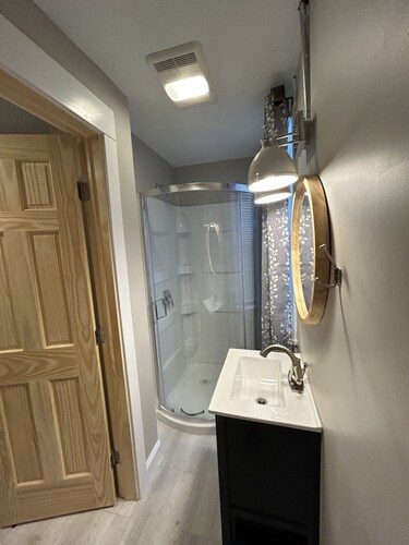 Cozy 1-bedroom apartment with WiFi, AC, washer/dryer in charming Springfield