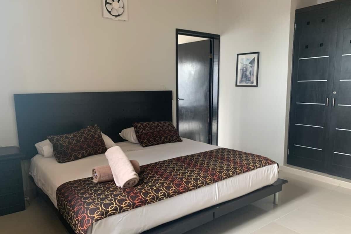 1 camera, biancheria da letto di alta qualità, copriletto in piuma