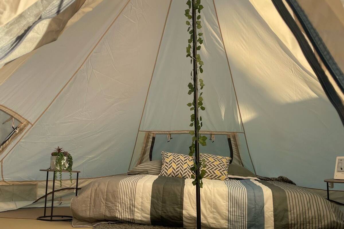 WiFi (free), bed sheets