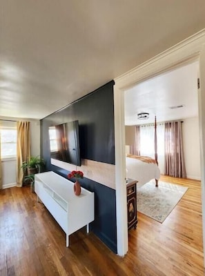 2 bedrooms, desk, free WiFi, bed sheets - Chic, Spacious Pet Friendly Apt Near Attractions/Food/EWR/NYC (West Orange)