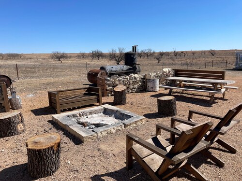 Eclipse Path Center- True Texas Hunting Camp Lodge-pet friendly!