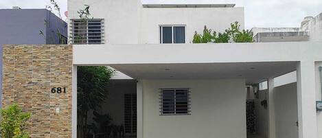 المنشأة من الخارج