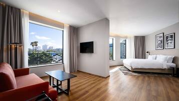 Minibar, bureau, espace de travail pour ordinateur portable