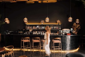 2 barer/lounger och cocktailbar