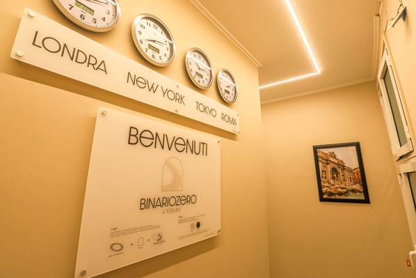 A wall with clocks and signs indicating different cities. - Binaro 0 a Termini (Rome)