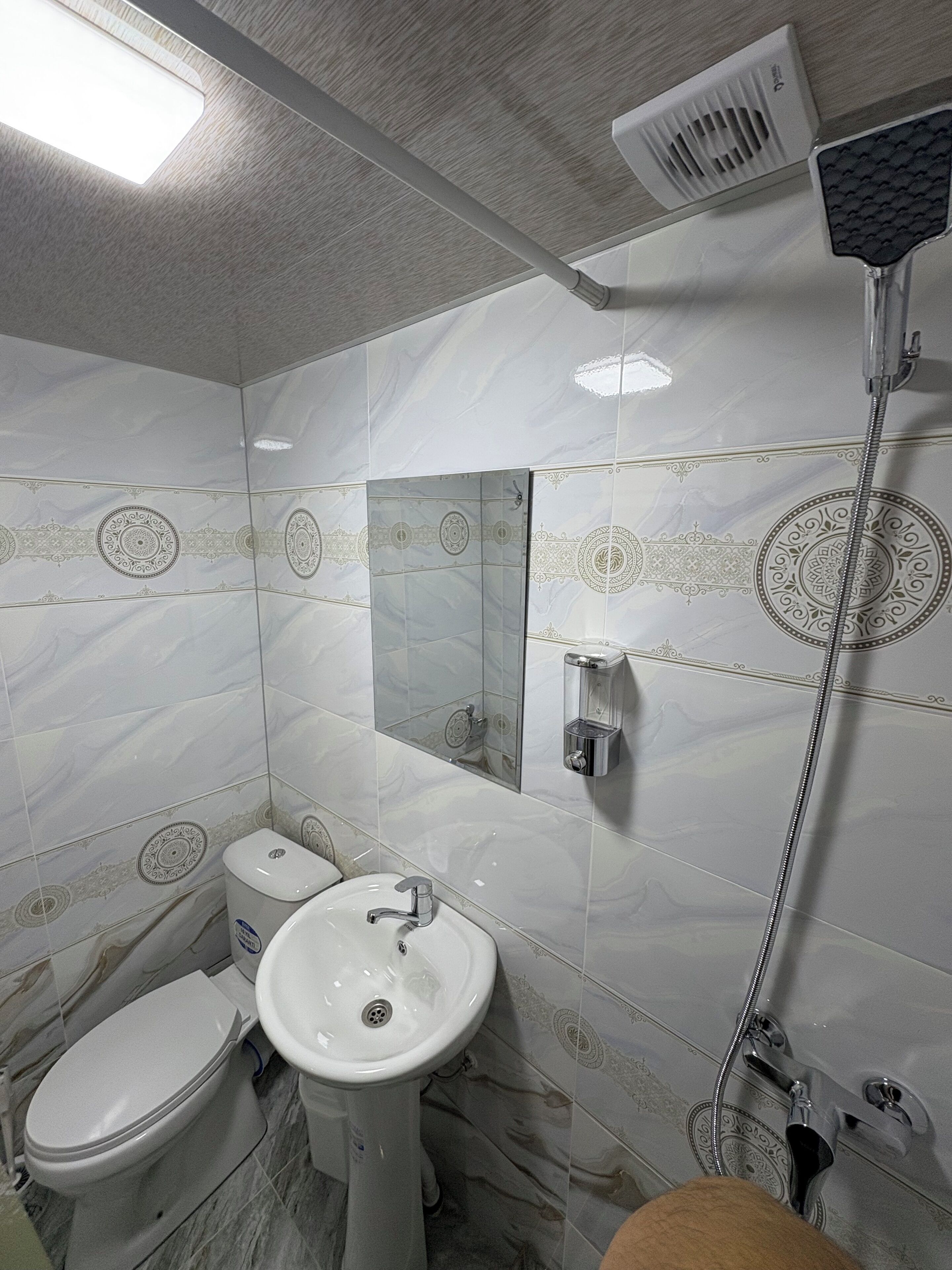 Economy Double Room | Bathroom