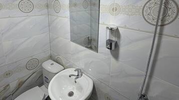 Economy Double Room | Bathroom