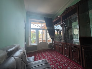 Traditional-Dreibettzimmer | Wohnbereich