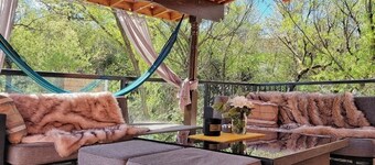 Spring is Here! 6ft Tub. Private Deck Bird Sanctuary. Pet Friendly.