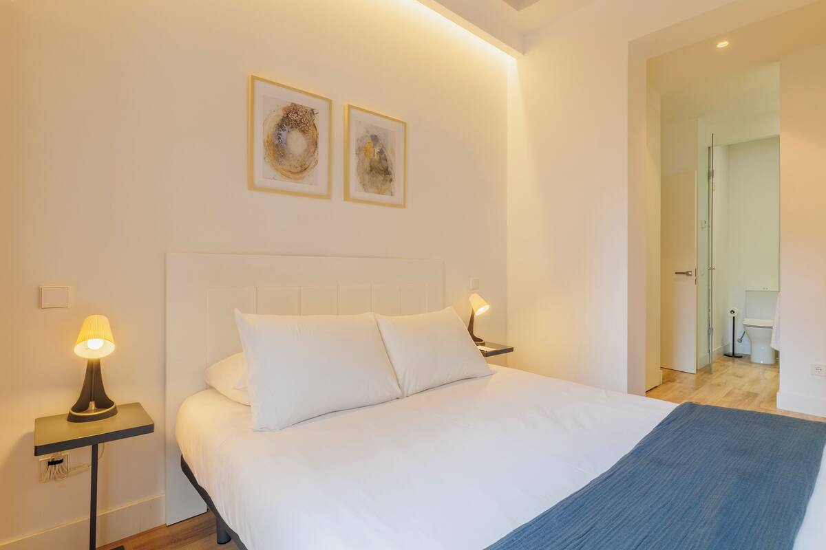 Executive Apartment, City View | Premium bedding, iron/ironing board, WiFi (free), bed sheets