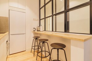 Business appartement, uitzicht op de stad | Dineerruimte