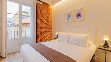 Gallery-huoneisto, kaupunkinäköala | Ylelliset vuodevaatteet, silitysrauta/-lauta, ilmainen Wi-Fi