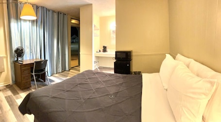1 bedroom, free WiFi, bed sheets. Room 33 - Standard Queen - Sleeps 2 - Harper Motel