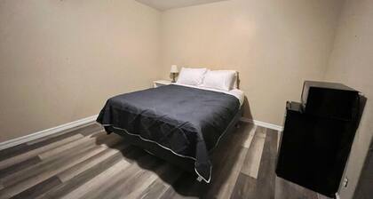 Room 29 - Standard Queen - Sleeps 2 - Harper Motel