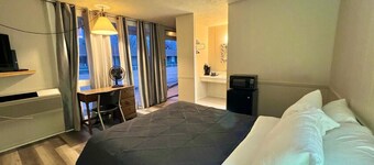 Room 28 - Standard Queen - Sleeps 2 - Harper Motel