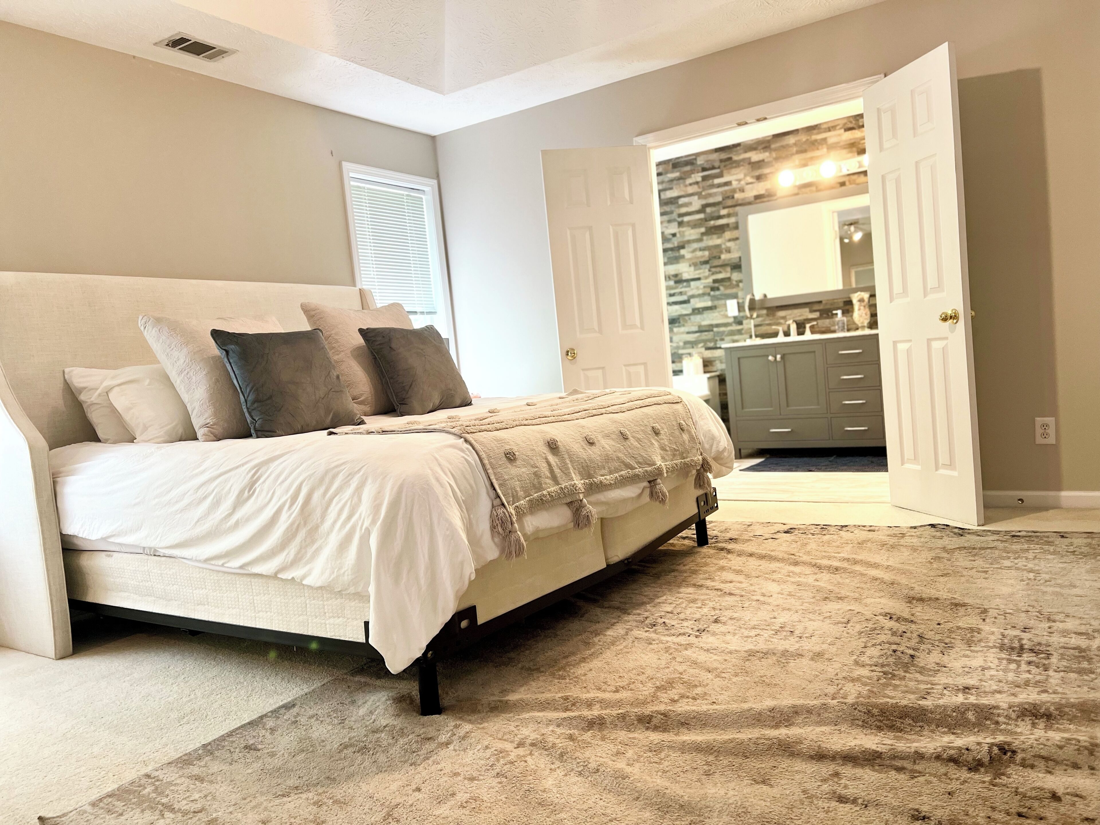 Pet-Friendly Urban Retreat & Pool Access: Braves, Nature Escape, & Atlanta Hub! 