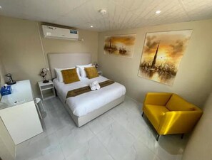 1 bedroom, WiFi, bed sheets