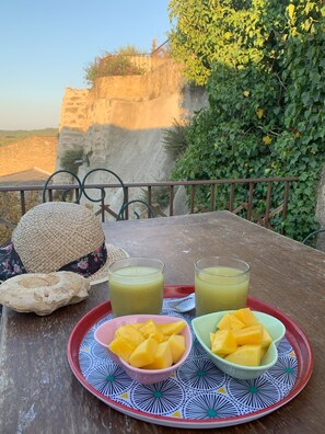 Terrace/patio -  La Rose du Vent (Saint-Pons-de-Mauchiens)