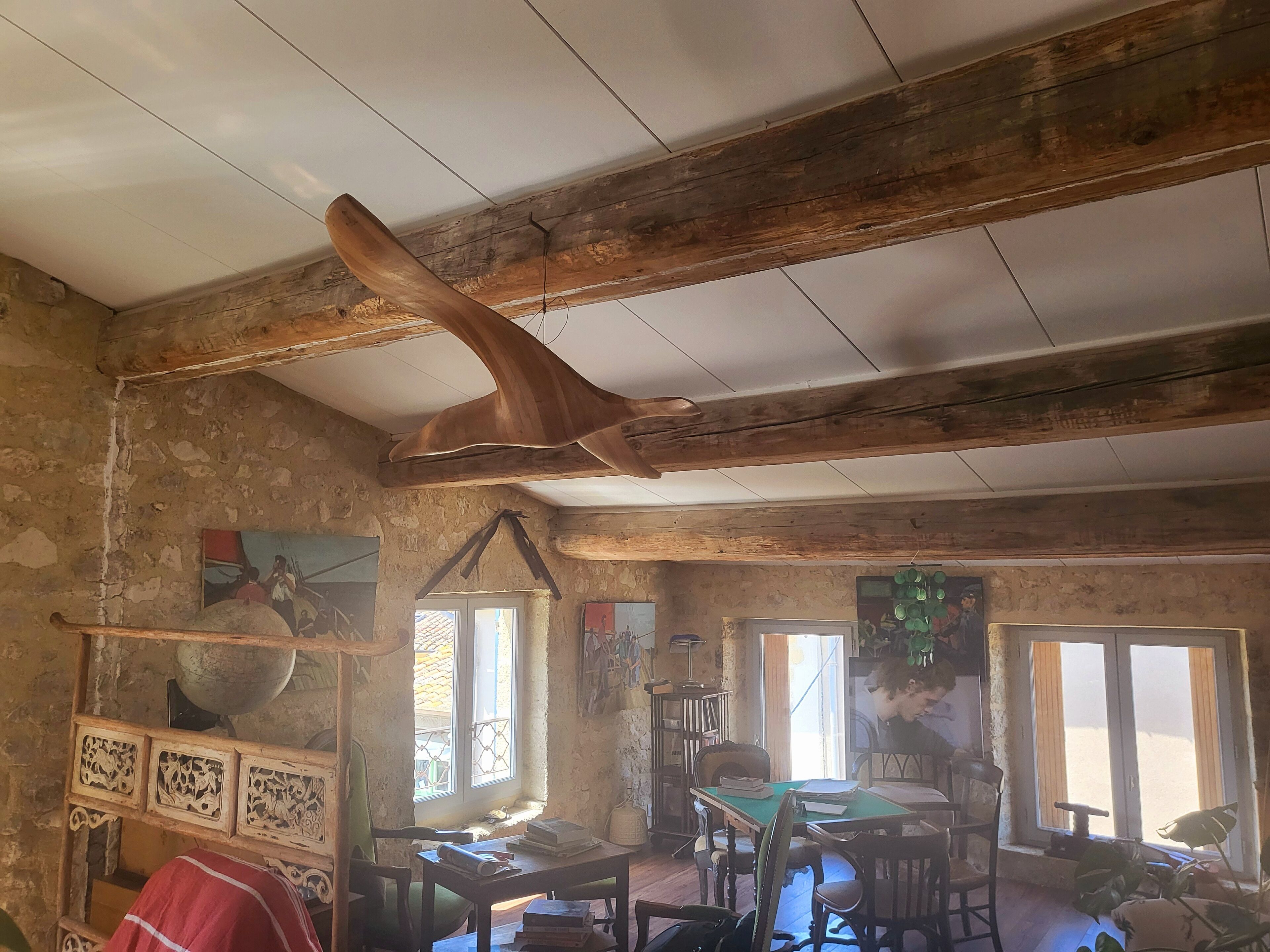 Télévision à écran plat de 60 cm avec chaînes par câble, imprimantes