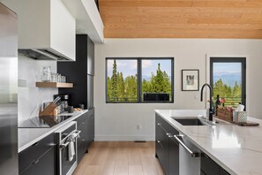 Fridge, microwave, oven, stovetop - Stunning Mountain Views w/ Hot Tub (Tabernash)