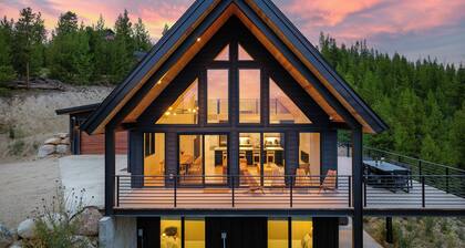 Modern Mountain Escape | Hot Tub & Fireplace