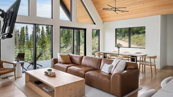 Smart TV, fireplace, table tennis