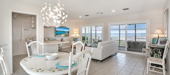 Private Beach Walkover + Screened Porch + Pets OK