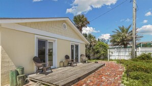 Terrace/patio - Battened Hatches Apartment with Beachfront Views (St. Augustine)
