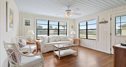 Beachfront, Spacious w/ Views! - Battened Hatches