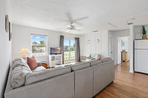 TV, DVD player, offices - Crow’s Nest 1BR Ocean View Balcony (St. Augustine)