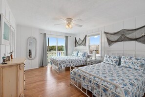 1 bedroom, desk, iron/ironing board, travel cot - Crow’s Nest 1BR Ocean View Balcony (St. Augustine)