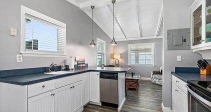 Little Kahuna with Beach Private Access & Deck