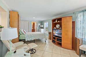 3 bedrooms, desk, iron/ironing board, travel cot