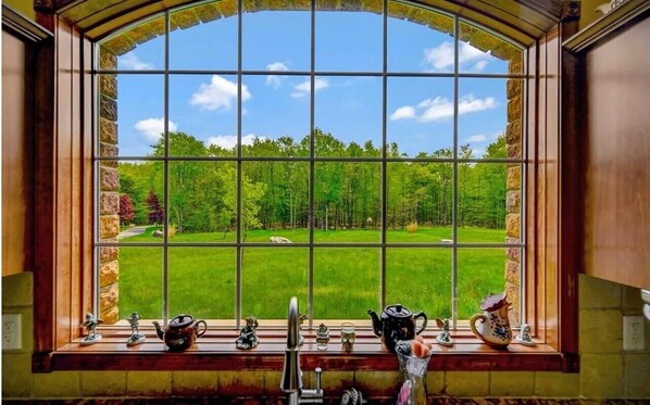 Interior - Spacious 5-bedroom house with WiFi and AC in enchanting Gouldsboro (Gouldsboro)