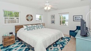 3 bedrooms, desk, iron/ironing board, travel crib