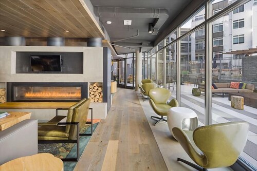 Metro Closeby! Island Kitchen | Near Washington DC