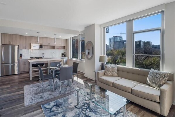 Smart TV - Mins to Lake Anne Plaza | In/Outdoor Yogs | Reston Town Center (Reston)