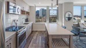 Private kitchen - Mins to Lake Anne Plaza | In/Outdoor Yogs | Reston Town Center (Reston)